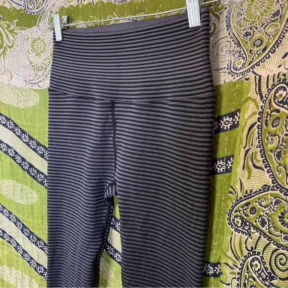 Spiritual Gangster Black Love Sculpt Striped Leggings Size Medium/ Large - Picture 6 of 15